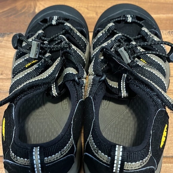 keen water sandals, size 4, black, in very good condition - Picture 7 of 7